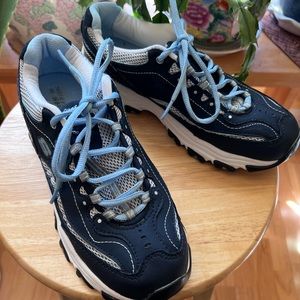 Sketchers Women’s Walking Shoe - Size 8.5